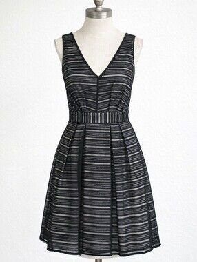 BCBGENERATION Black Cream Sleeveless Fit And Flare Dress Backless | SIZE 4